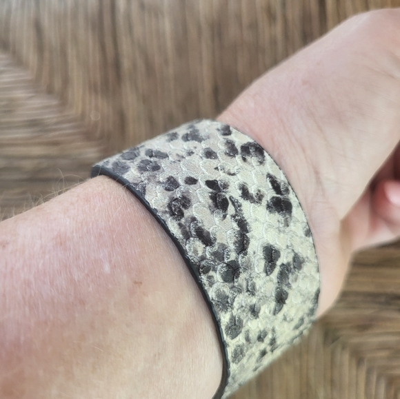 BRAND NEW ALL SAINTS PYTHON LEATHER BRACELET - Picture 9 of 10